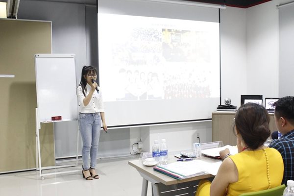 Thí sinh Startup Zone trình bày ý tưởng 1