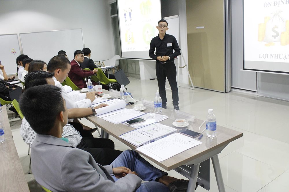 Thí sinh Startup Zone trình bày ý tưởng 3