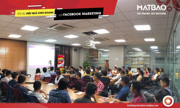 Diễn giả và khách mời trao đổi, chia sẻ về cách tối ưu hiệu quả kinh doanh với Facebook Marketing do Mắt Bão tổ chức