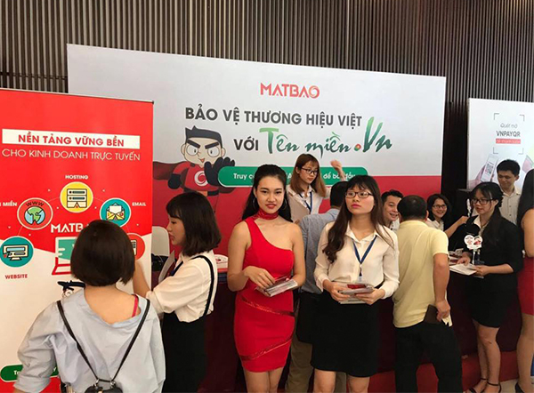 Mắt bão tại Sự kiện Vietnam Online Forum 2017 