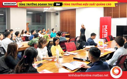 Khách mời là các chủ doanh nghiệp trao đổi về tăng trưởng hiệu suất quảng cáo tại workshop do Mắt Bão tổ chức